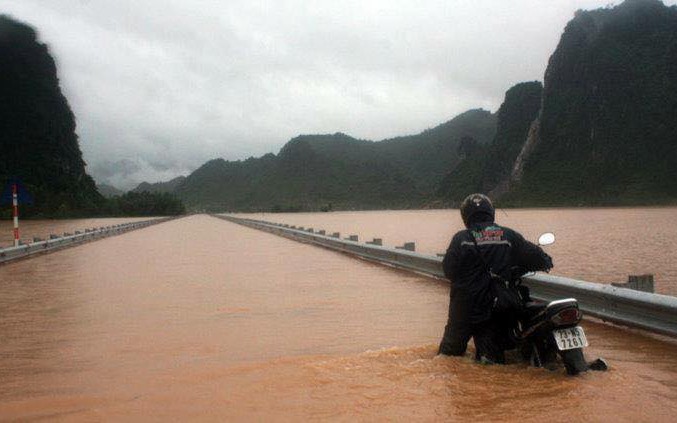 Chuyên gia lý giải nguyên nhân mưa lớn và ngập lụt nhiều nơi
