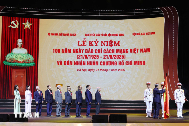 Tổng Bí thư: Báo chí cách mạng Việt Nam phải tiếp tục vươn mình mạnh mẽ, khẳng định vai trò tiên phong- Ảnh 3. Tổng Bí thư: Báo chí cách mạng Việt Nam phải tiếp tục vươn mình mạnh mẽ, khẳng định vai trò tiên phong- Ảnh 3.