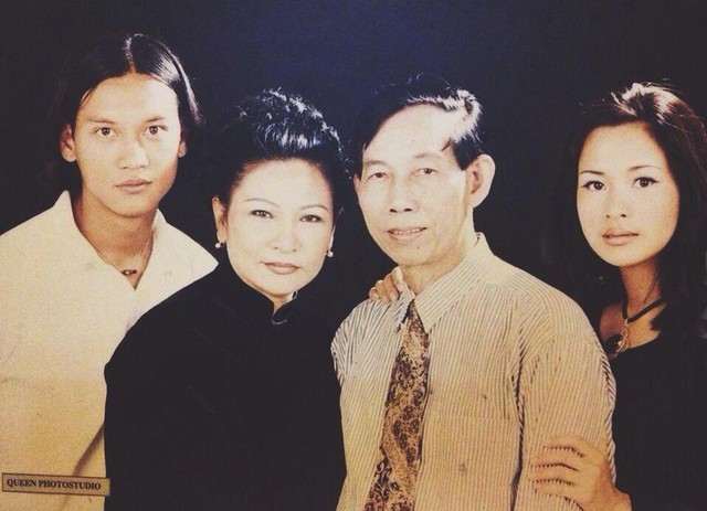 Mẹ ruột một nữ NSND làng nhạc: Thời trẻ nức tiếng tài sắc, U90 vẫn trẻ đẹp kinh ngạc- Ảnh 2. Mẹ ruột một nữ NSND làng nhạc: Thời trẻ nức tiếng tài sắc, U90 vẫn trẻ đẹp kinh ngạc- Ảnh 2.