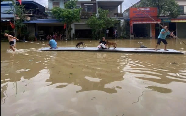 1 người chết, 3 người bị thương, sơ tán hàng trăm hộ do mưa lớn