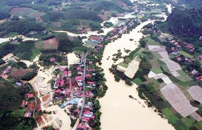 Yên Bái mưa lớn kéo dài khiến nhiều tuyến phố ngập sâu- Ảnh 4.