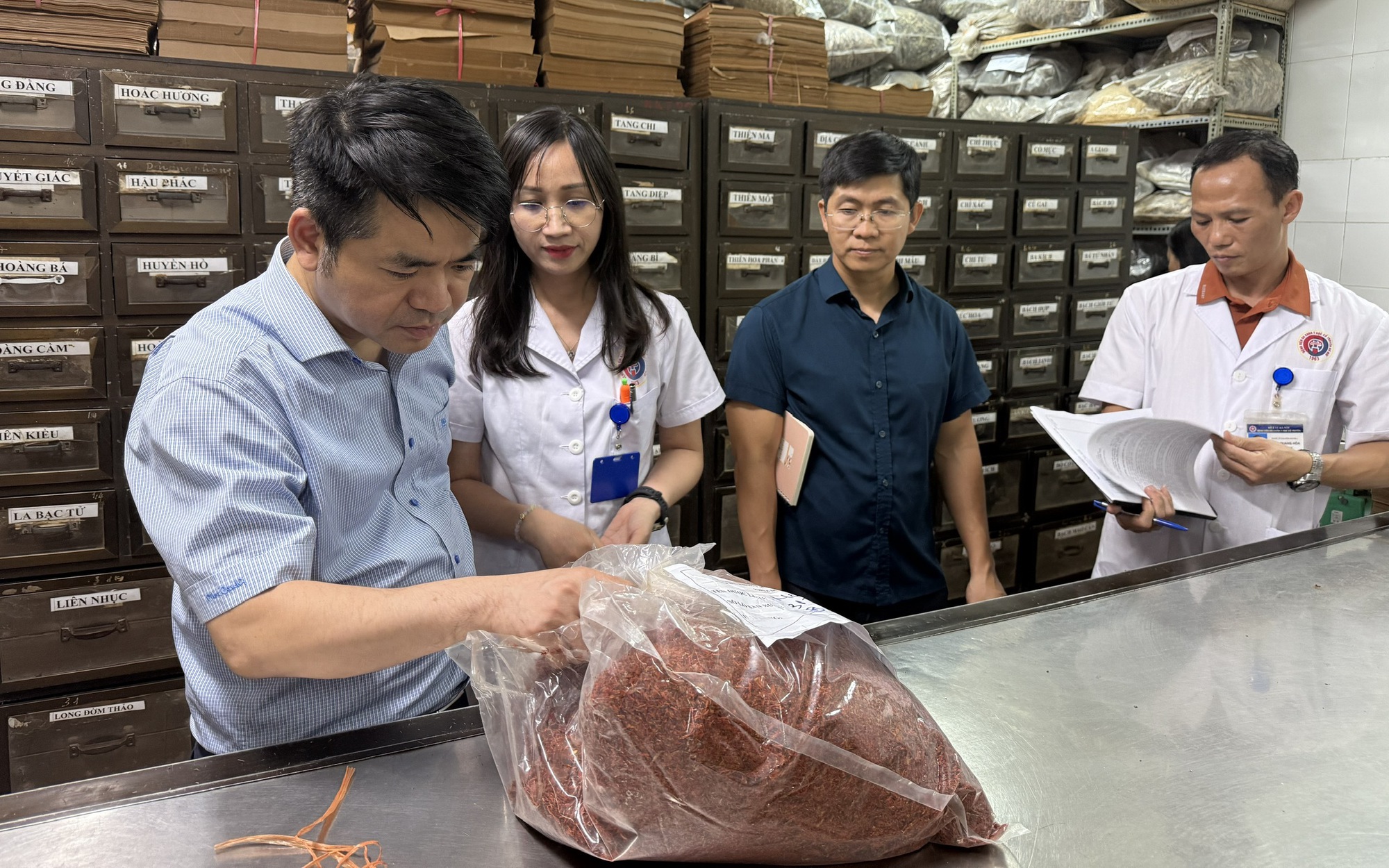 Bộ Y tế đấu tranh quyết liệt, không có vùng cấm với  buôn lậu, hàng giả lĩnh vực y tế