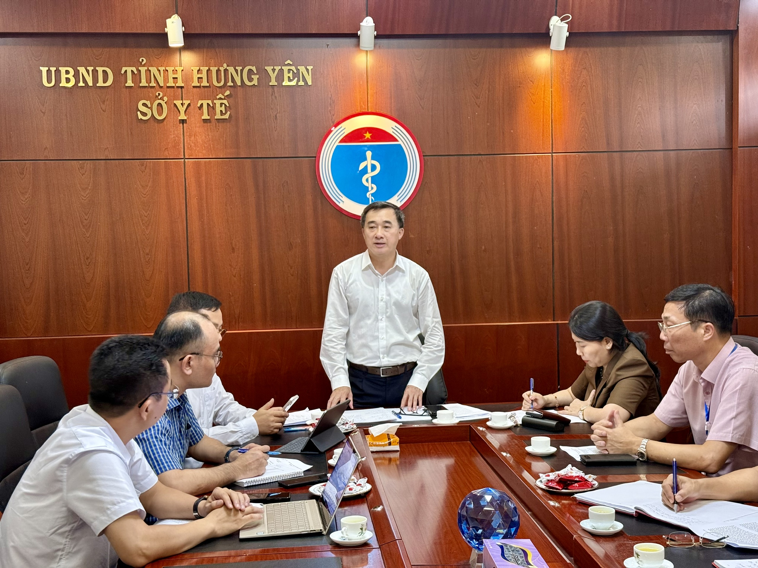 Thứ trưởng Bộ Y tế: Rà soát kỹ lưỡng để đảm bảo tốt nhất công tác y tế phục vụ kỳ thi tốt nghiệp THPT 2025 - Ảnh 5. Thứ trưởng Bộ Y tế: Rà soát kỹ lưỡng để đảm bảo tốt nhất công tác y tế phục vụ kỳ thi tốt nghiệp THPT 2025 - Ảnh 5.