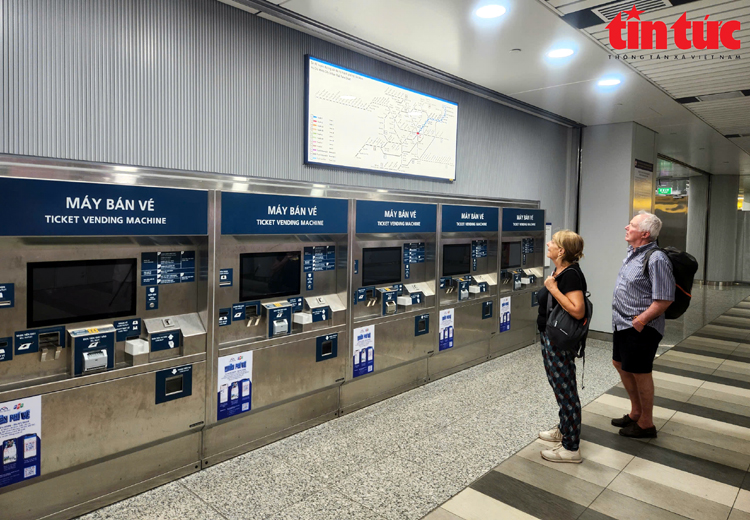TP Hồ Chí Minh áp dụng hệ thống thu phí tự động trên tuyến metro số 1 từ ngày 1/7- Ảnh 1. TP Hồ Chí Minh áp dụng hệ thống thu phí tự động trên tuyến metro số 1 từ ngày 1/7- Ảnh 1.