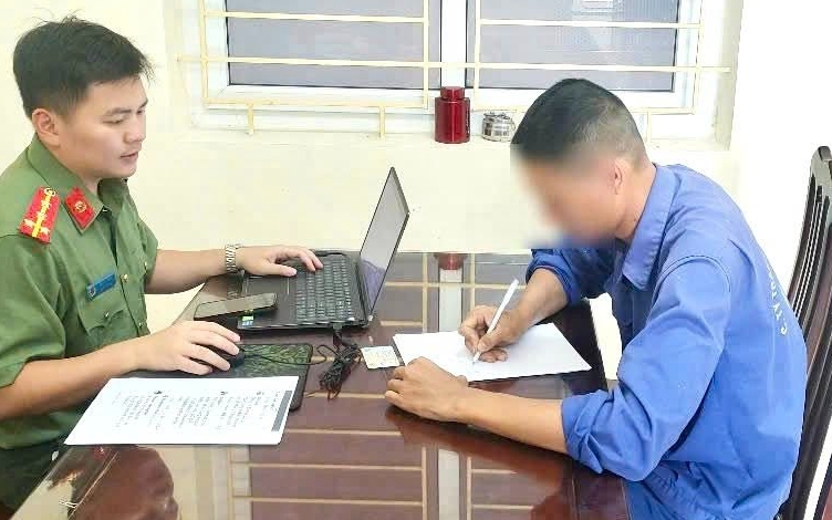 Hà Nội: Tìm người tâm sự, một phụ nữ bị lừa gần 1 tỷ đồng - Ảnh 2.