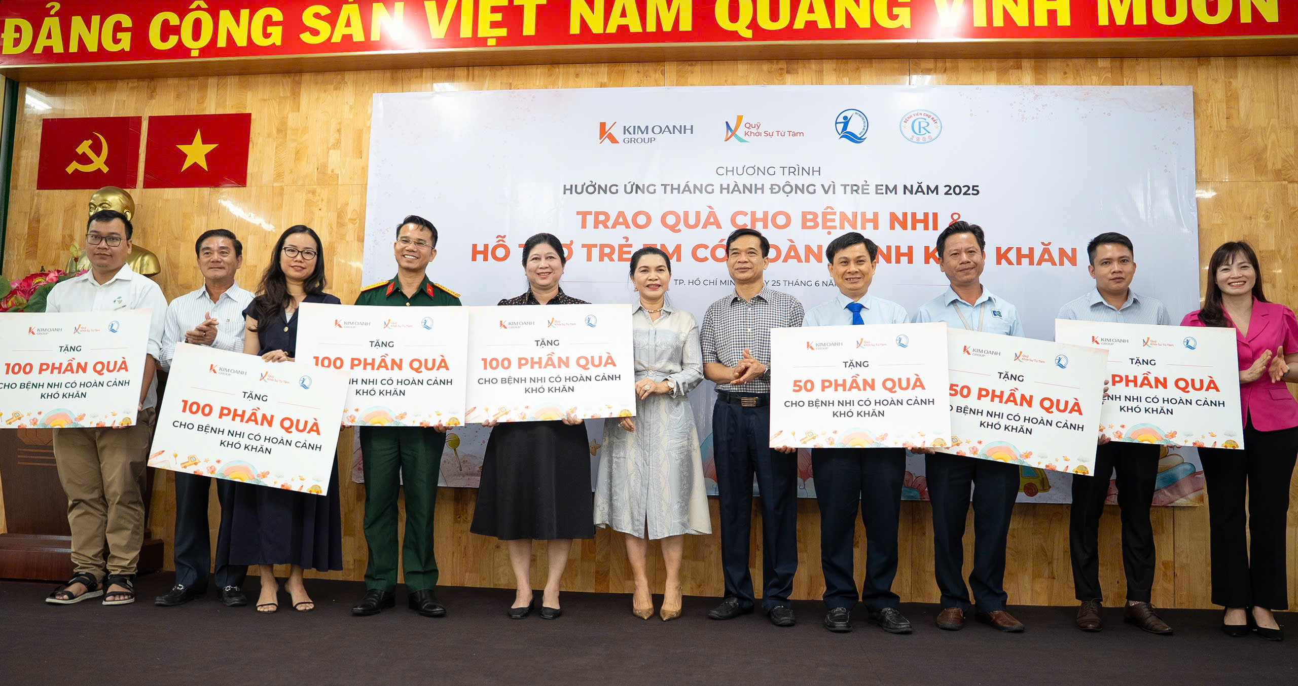 Tặng quà 1.000 bệnh nhi và hỗ trợ cho trẻ có hoàn cảnh khó khăn tại 9 bệnh viện- Ảnh 4. Tặng quà 1.000 bệnh nhi và hỗ trợ cho trẻ có hoàn cảnh khó khăn tại 9 bệnh viện- Ảnh 4.