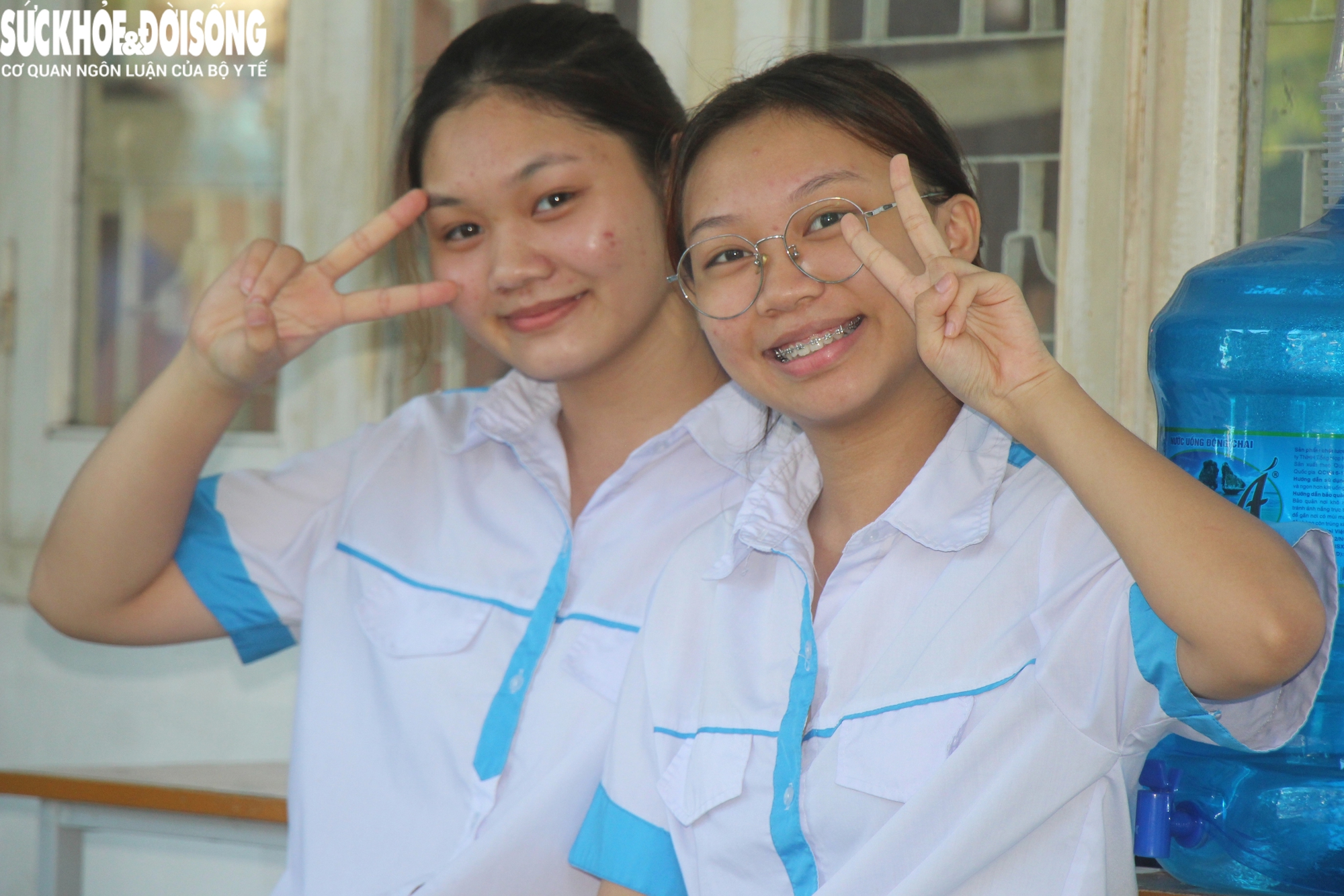 Kỳ thi tốt nghiệp THPT năm 2025 tại Quảng Ninh: Phụ huynh hồi hộp hơn cả sĩ tử- Ảnh 7. Kỳ thi tốt nghiệp THPT năm 2025 tại Quảng Ninh: Phụ huynh hồi hộp hơn cả sĩ tử- Ảnh 7.