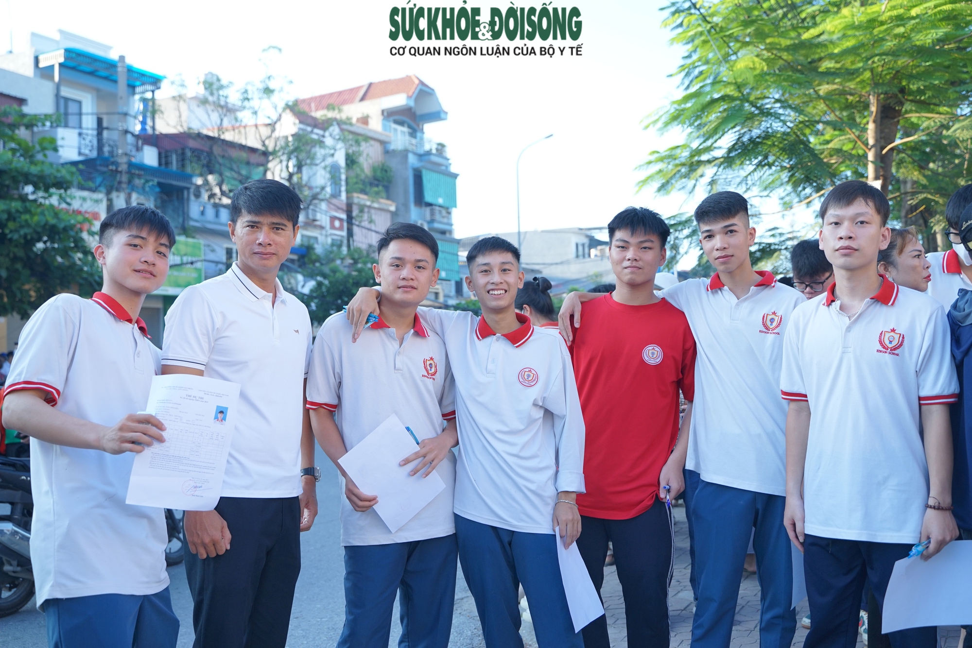 Thí sinh Hải Phòng phấn khởi vì đề Ngữ văn hay và rộng, nhiều chất liệu để viết- Ảnh 4. Thí sinh Hải Phòng phấn khởi vì đề Ngữ văn hay và rộng, nhiều chất liệu để viết- Ảnh 4.