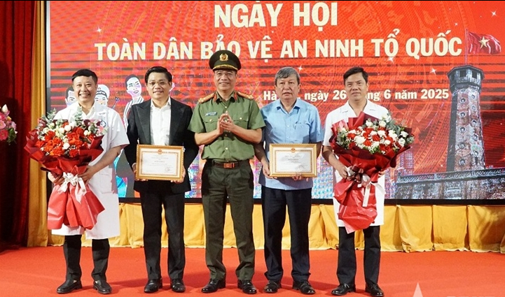 Bệnh viện Phụ sản Trung ương khuyến cáo người bệnh cách không bị thành nạn nhân của 'cò mồi'- Ảnh 2. Bệnh viện Phụ sản Trung ương khuyến cáo người bệnh cách không bị thành nạn nhân của 'cò mồi'- Ảnh 2.