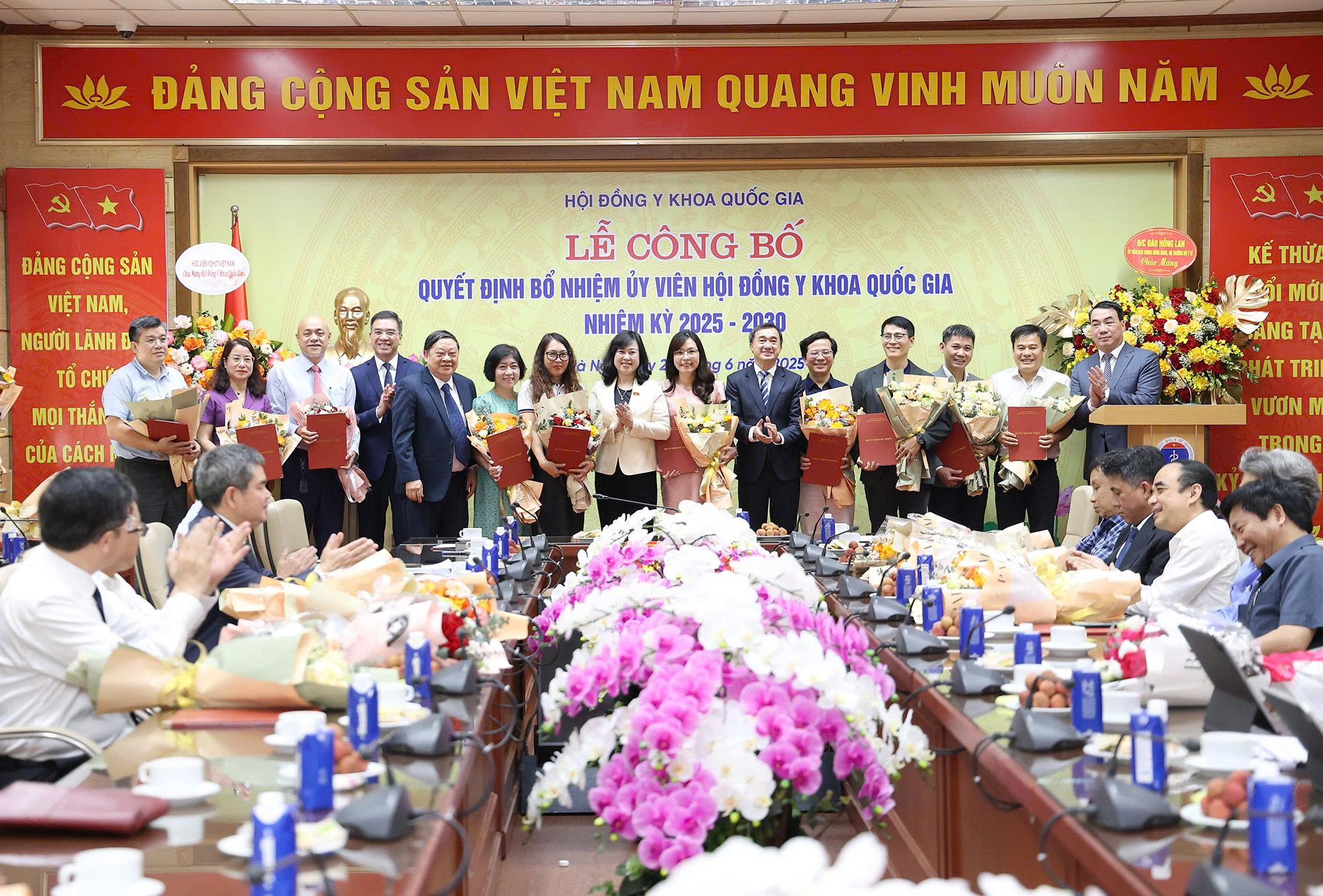 Bộ trưởng Đào Hồng Lan giao 5 nhiệm vụ trọng tâm cho Hội đồng Y khoa Quốc gia- Ảnh 4. Bộ trưởng Đào Hồng Lan giao 5 nhiệm vụ trọng tâm cho Hội đồng Y khoa Quốc gia- Ảnh 4.
