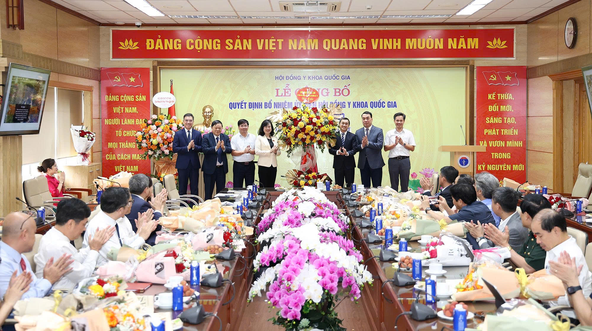 Bộ trưởng Đào Hồng Lan giao 5 nhiệm vụ trọng tâm cho Hội đồng Y khoa Quốc gia- Ảnh 6. Bộ trưởng Đào Hồng Lan giao 5 nhiệm vụ trọng tâm cho Hội đồng Y khoa Quốc gia- Ảnh 6.