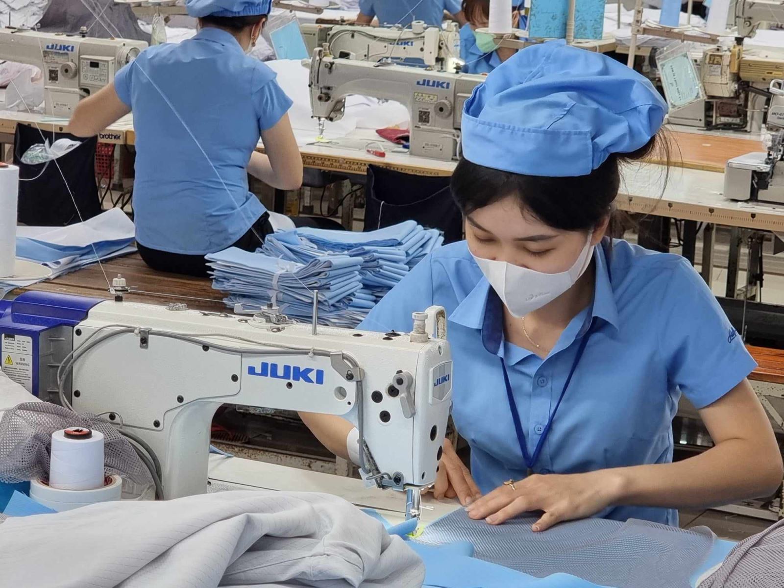 Công đoàn đề xuất mức tăng lương tối thiểu vùng gấp 2 - 3 lần mức tăng của giới chủ- Ảnh 1. Công đoàn đề xuất mức tăng lương tối thiểu vùng gấp 2 - 3 lần mức tăng của giới chủ- Ảnh 1.