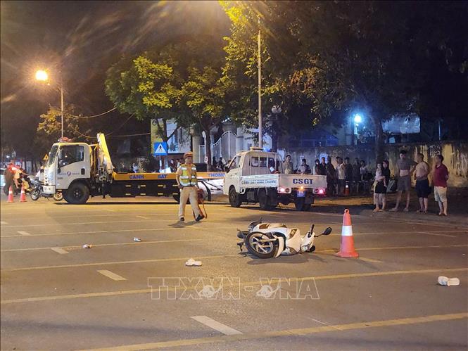Ô tô tông loạt xe máy tại Bắc Ninh, 2 người bị thương- Ảnh 2. Ô tô tông loạt xe máy tại Bắc Ninh, 2 người bị thương- Ảnh 2.