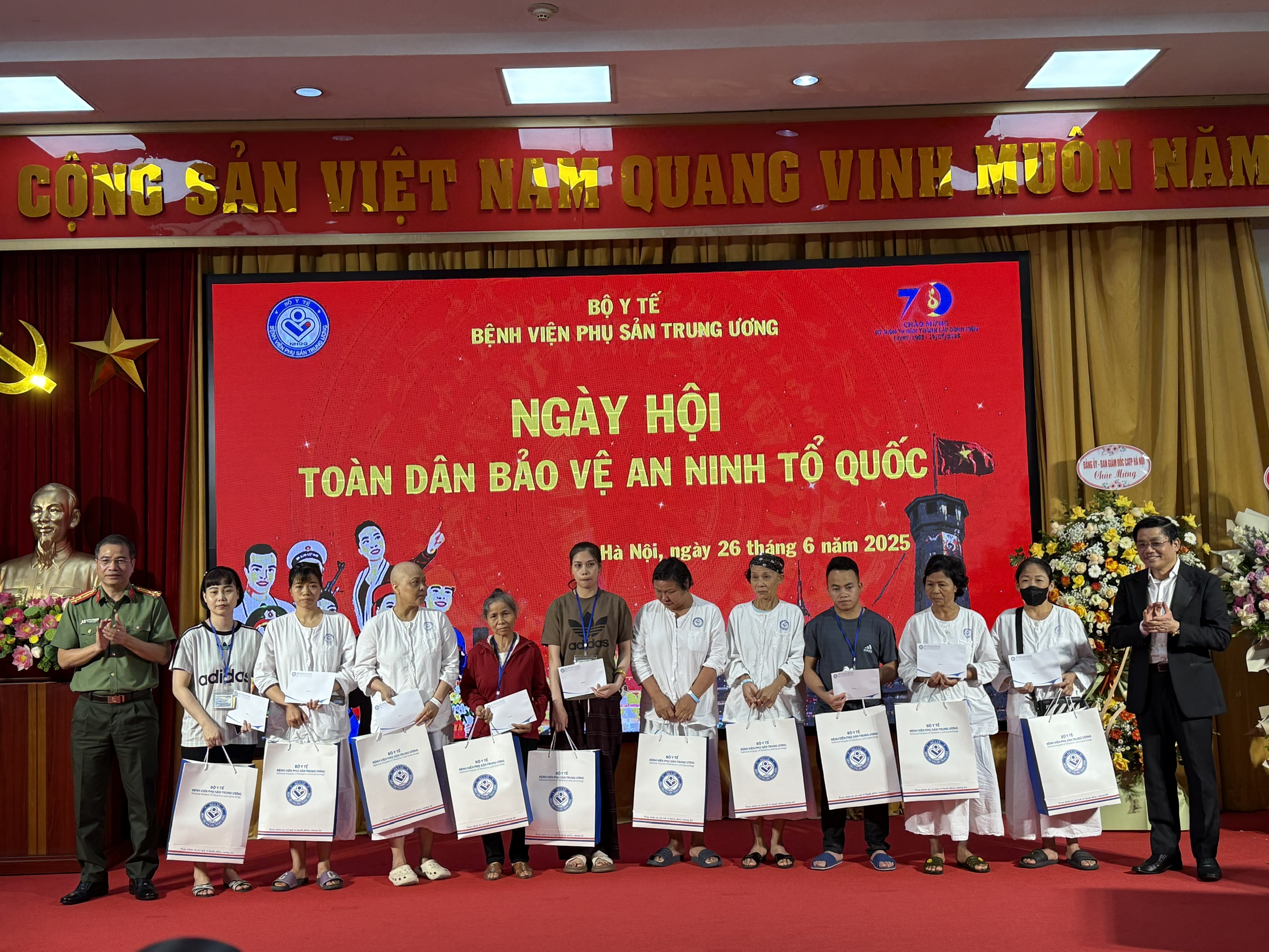 Bệnh viện Phụ sản Trung ương khuyến cáo người bệnh cách không bị thành nạn nhân của 'cò mồi'- Ảnh 3. Bệnh viện Phụ sản Trung ương khuyến cáo người bệnh cách không bị thành nạn nhân của 'cò mồi'- Ảnh 3.