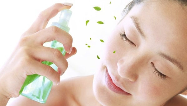 Cách làm xịt khoáng trà xanh, giải pháp cấp ẩm cho da tức thì- Ảnh 2. Cách làm xịt khoáng trà xanh, giải pháp cấp ẩm cho da tức thì- Ảnh 2.