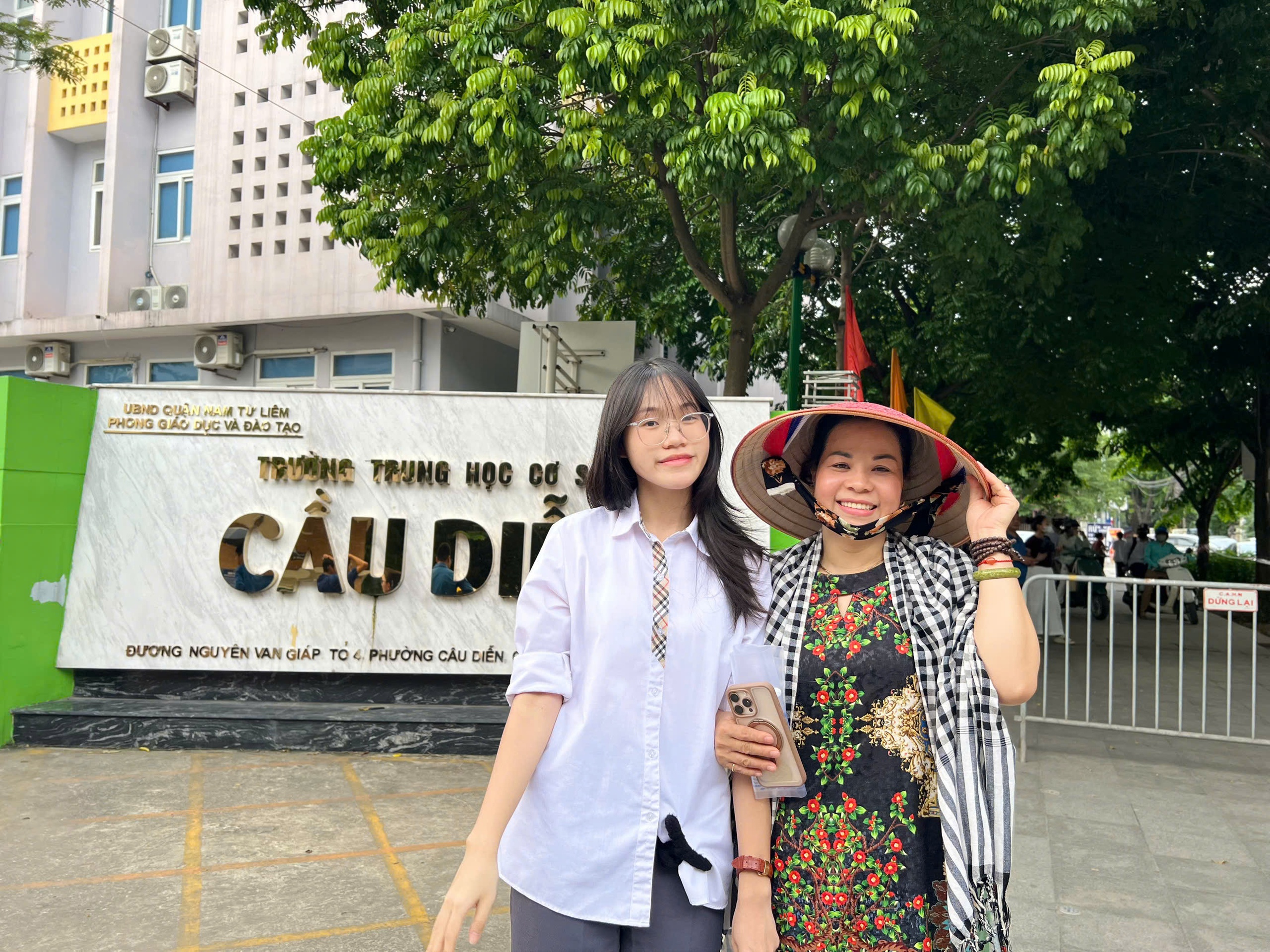 Đề Toán thi tốt nghiệp THPT 2025: Thí sinh 'khó nhằn' vì nhiều dạng thức lạ- Ảnh 2. Đề Toán thi tốt nghiệp THPT 2025: Thí sinh 'khó nhằn' vì nhiều dạng thức lạ- Ảnh 2.
