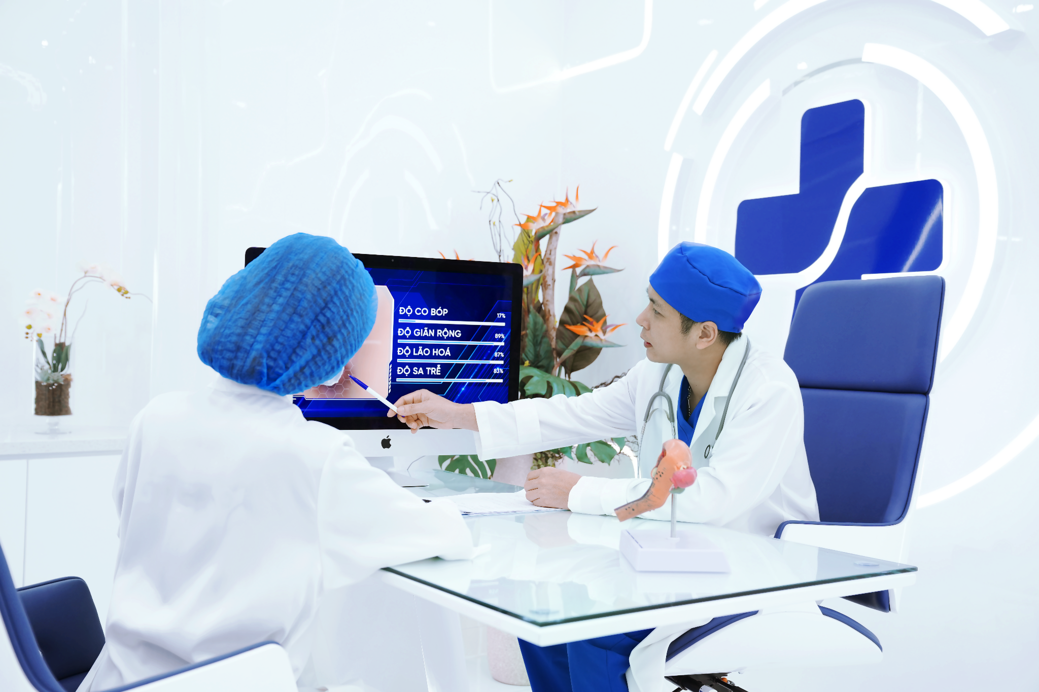 BS. Nguyễn Hùng Nghĩa: Mỗi ca điều trị là một câu chuyện- Ảnh 1. BS. Nguyễn Hùng Nghĩa: Mỗi ca điều trị là một câu chuyện- Ảnh 1.