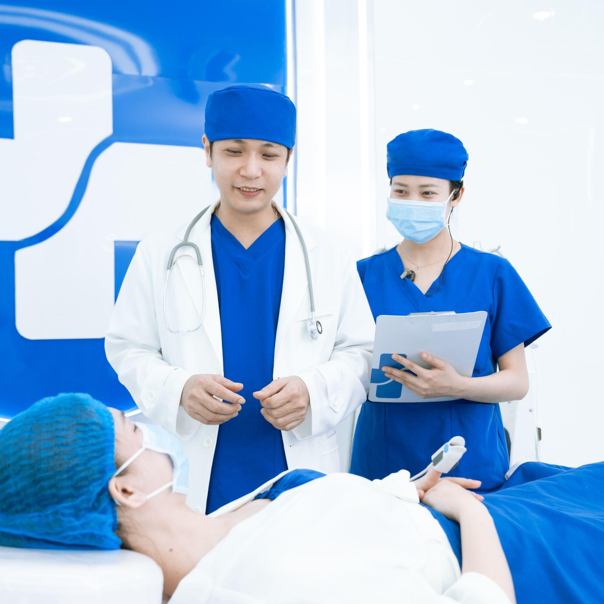 BS. Nguyễn Hùng Nghĩa: Mỗi ca điều trị là một câu chuyện- Ảnh 2. BS. Nguyễn Hùng Nghĩa: Mỗi ca điều trị là một câu chuyện- Ảnh 2.