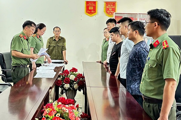 Triệt phá ổ nhóm chế tạo, tàng trữ, mua bán trái phép vũ khí quân dụng số lượng lớn- Ảnh 2. Triệt phá ổ nhóm chế tạo, tàng trữ, mua bán trái phép vũ khí quân dụng số lượng lớn- Ảnh 2.