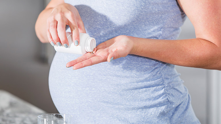 Phụ nữ mang thai bị đau đầu, sốt, dùng thuốc paracetamol cần lưu ý gì?- Ảnh 1.