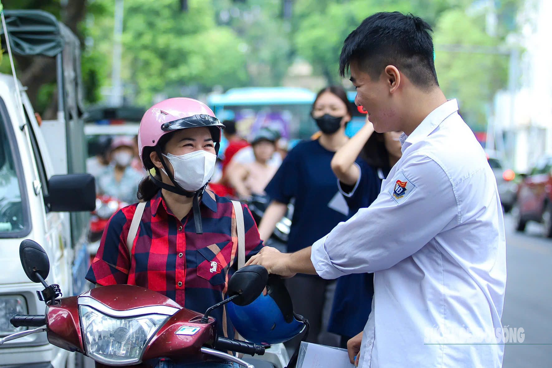 'Liều thuốc' xoa dịu và tiếp lửa sĩ tử thi tốt nghiệp THPT 2025- Ảnh 7. 'Liều thuốc' xoa dịu và tiếp lửa sĩ tử thi tốt nghiệp THPT 2025- Ảnh 7.