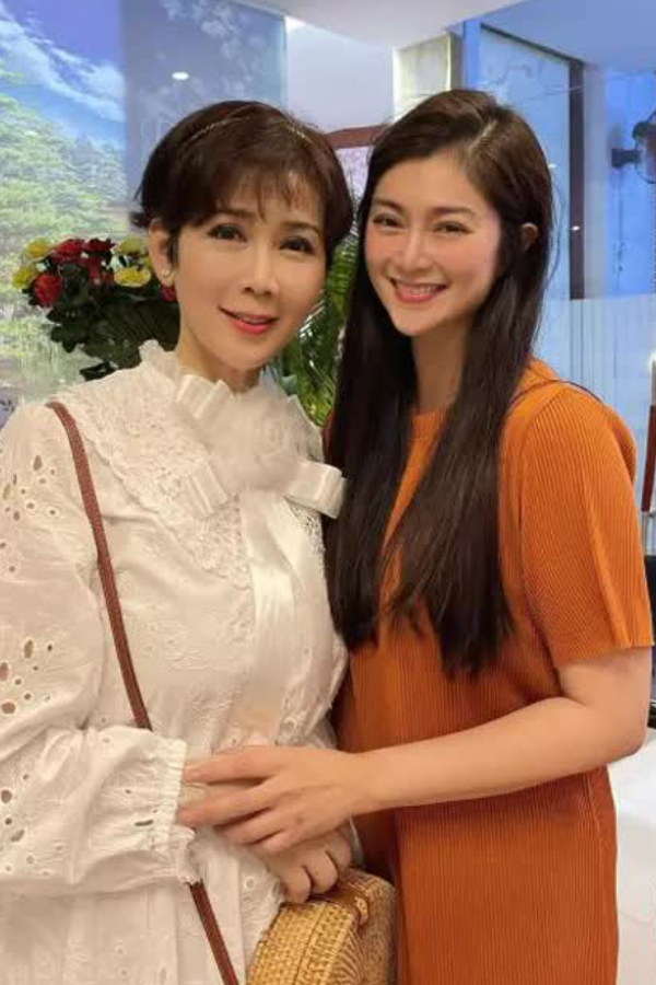 'Đệ nhất mỹ nhân' từng gắn bó một thời với Lý Hùng giờ nhan sắc thay đổi ra sao?- Ảnh 9. 'Đệ nhất mỹ nhân' từng gắn bó một thời với Lý Hùng giờ nhan sắc thay đổi ra sao?- Ảnh 9.