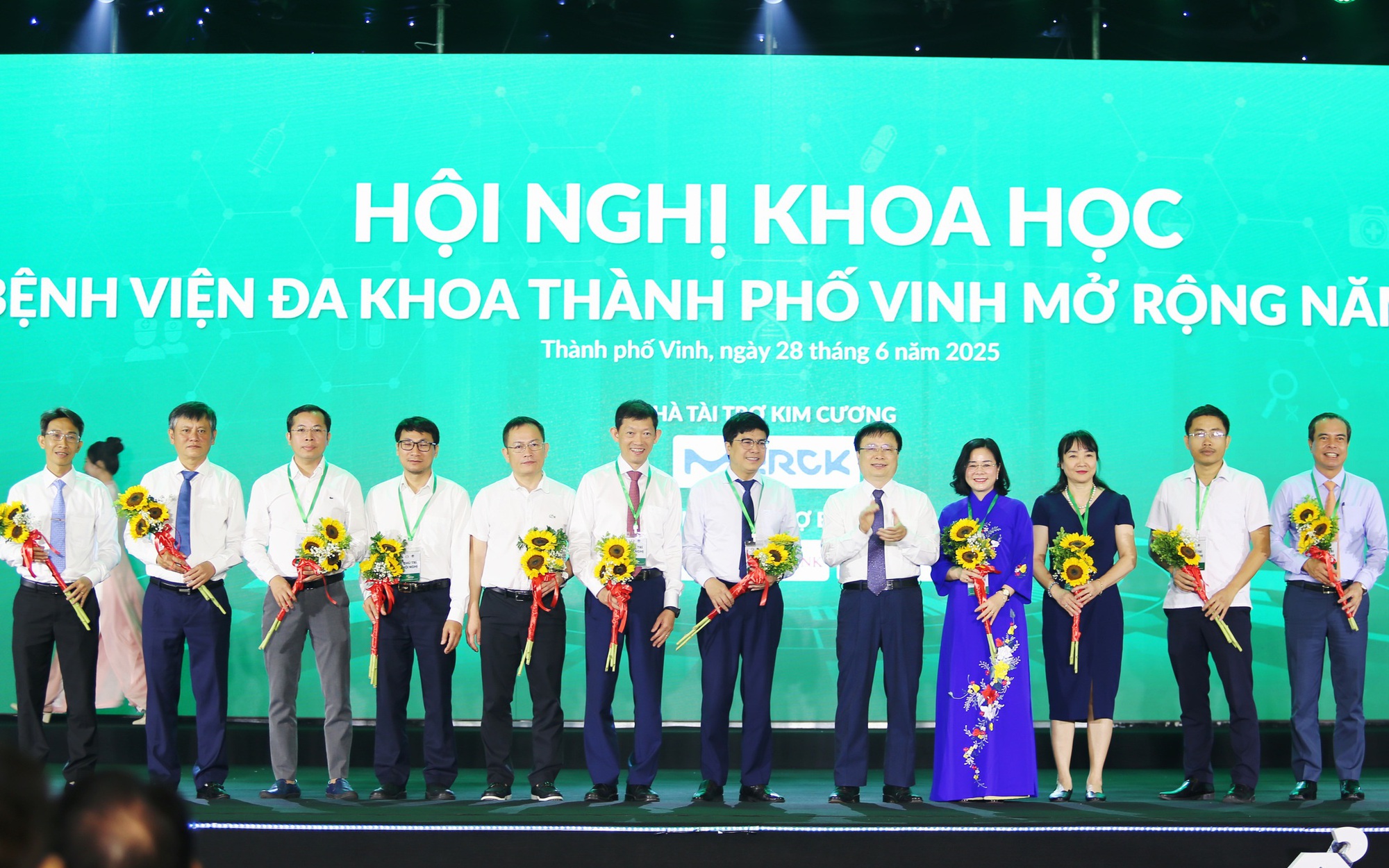 Đẩy mạnh chuyển đổi số, nâng tầm y tế thông minh