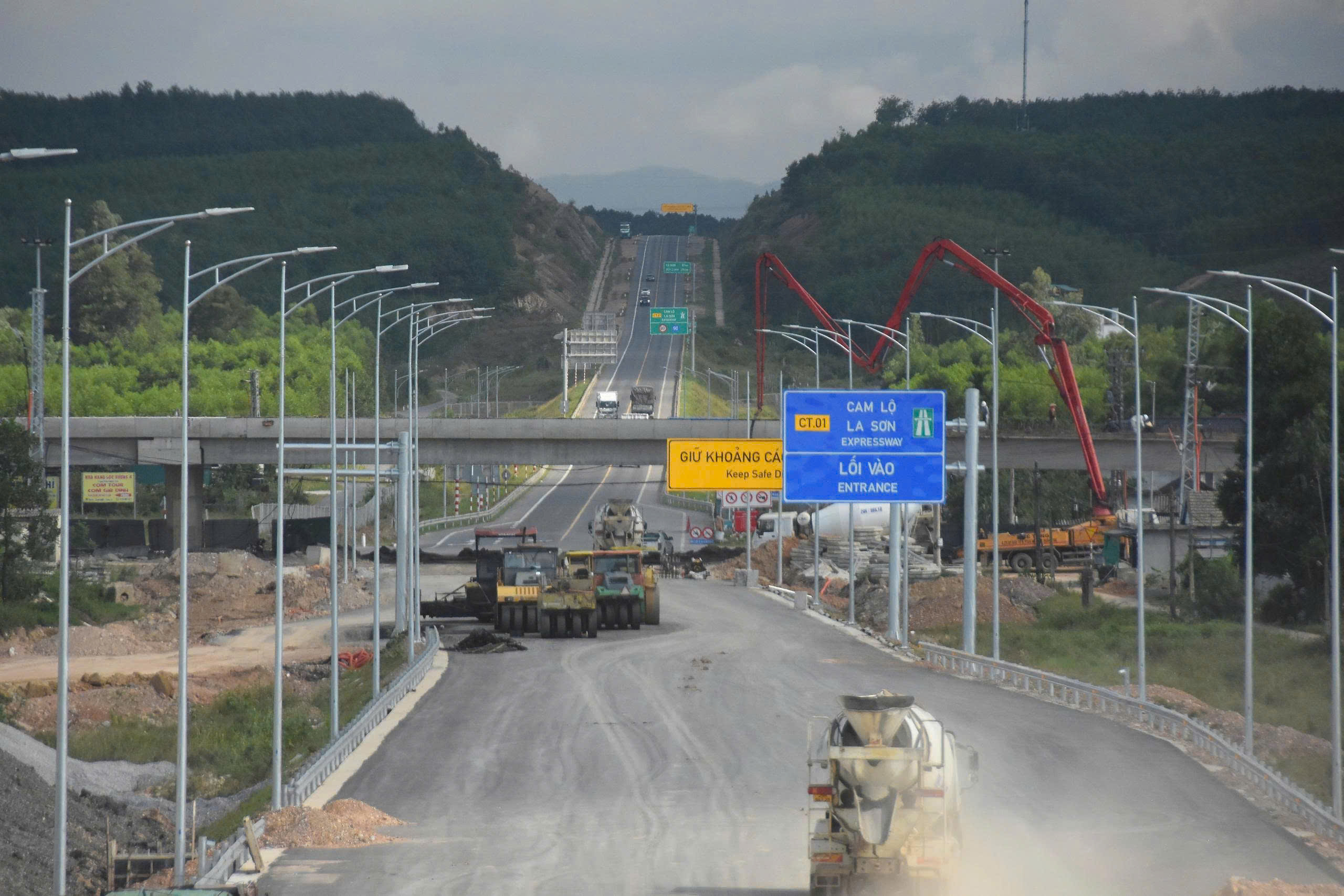 Cao tốc Vạn Ninh - Cam Lộ qua Quảng Trị trước ngày thông xe kỹ thuật- Ảnh 11.