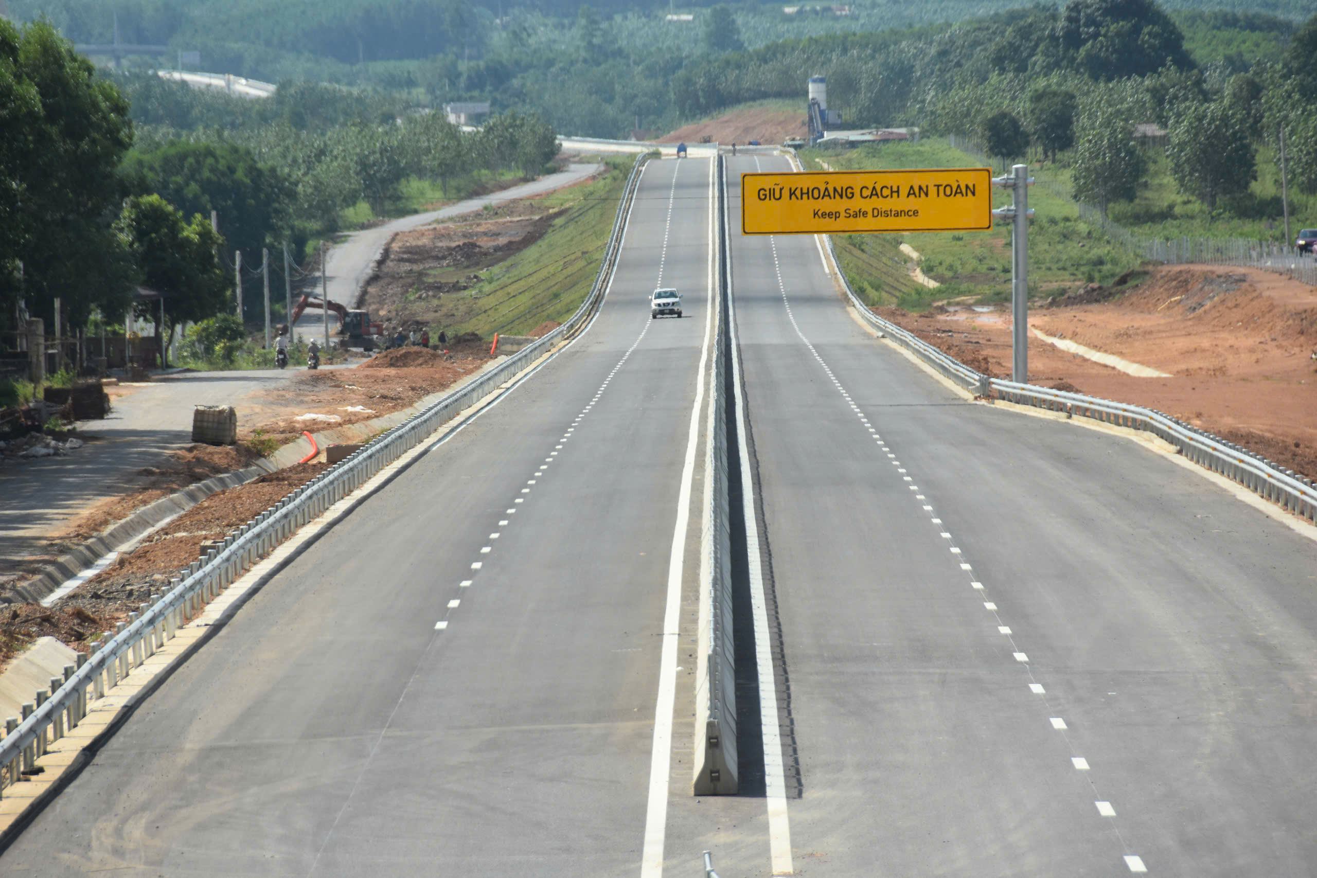 Cao tốc Vạn Ninh - Cam Lộ qua Quảng Trị trước ngày thông xe kỹ thuật- Ảnh 2.