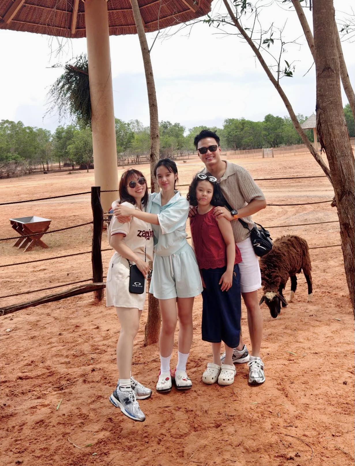Vợ Hồng Đăng khoe bữa cơm ấm cúng, chỉ một chi tiết khán giả ai cũng khen đảm- Ảnh 8. Vợ Hồng Đăng khoe bữa cơm ấm cúng, chỉ một chi tiết khán giả ai cũng khen đảm- Ảnh 8.
