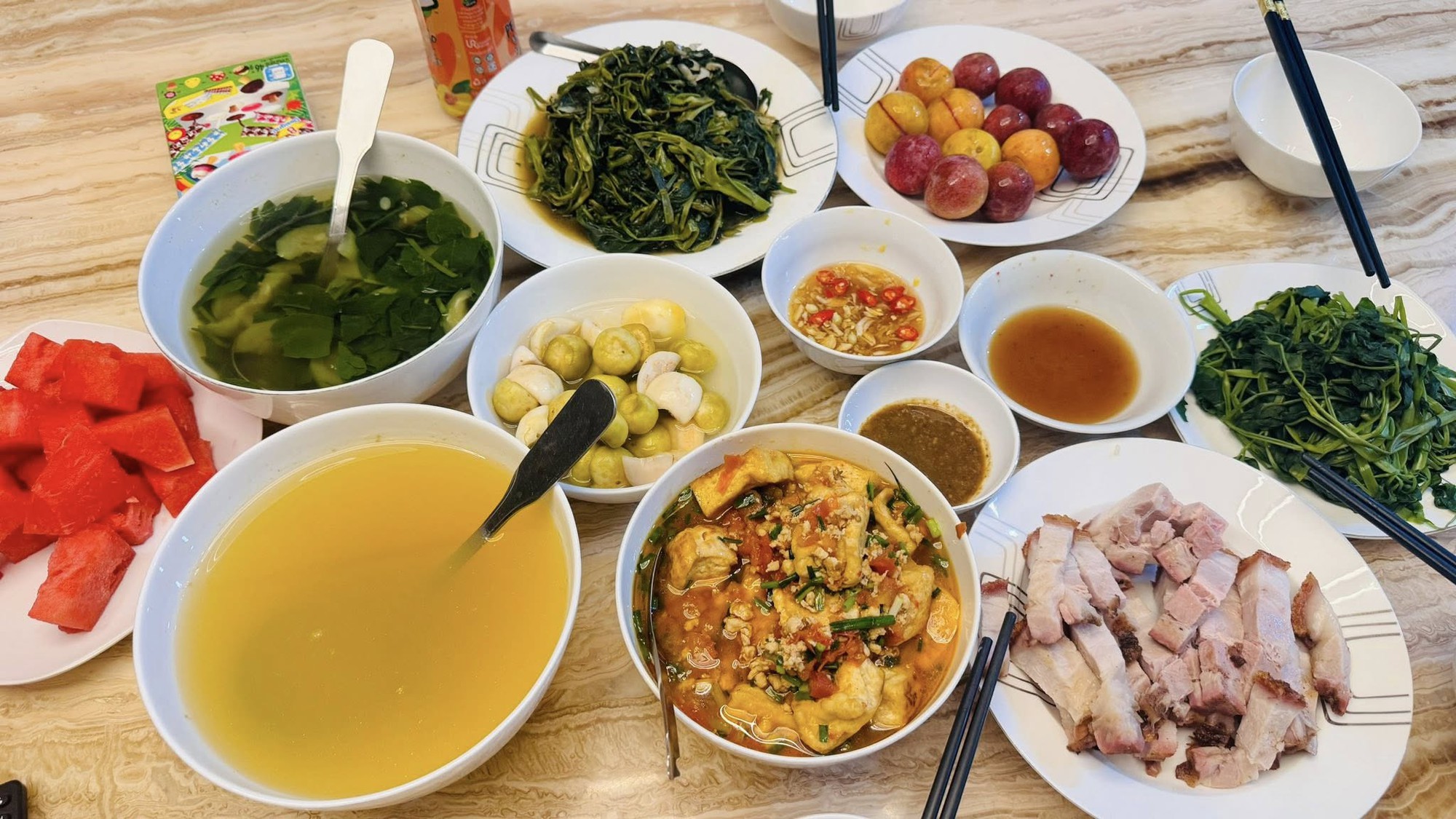 Vợ Hồng Đăng khoe bữa cơm ấm cúng, chỉ một chi tiết khán giả ai cũng khen đảm- Ảnh 3. Vợ Hồng Đăng khoe bữa cơm ấm cúng, chỉ một chi tiết khán giả ai cũng khen đảm- Ảnh 3.