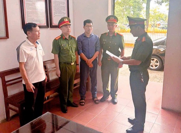 Bắt tạm giam kế toán Trường THCS Ngô Xá chiếm đoạt gần 200 triệu tiền BHYT của học sinh- Ảnh 1. Bắt tạm giam kế toán Trường THCS Ngô Xá chiếm đoạt gần 200 triệu tiền BHYT của học sinh- Ảnh 1.