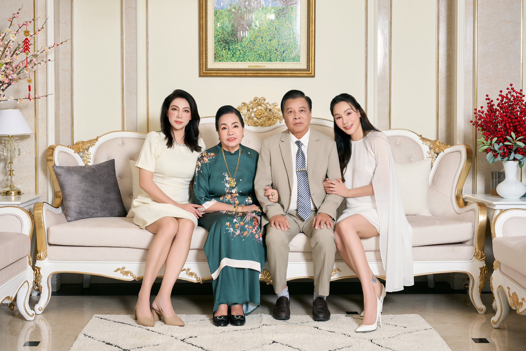 Nhan sắc khó tin của chị gái Hồ Quỳnh Hương ở tuổi ngoài 50- Ảnh 1. Nhan sắc khó tin của chị gái Hồ Quỳnh Hương ở tuổi ngoài 50- Ảnh 1.