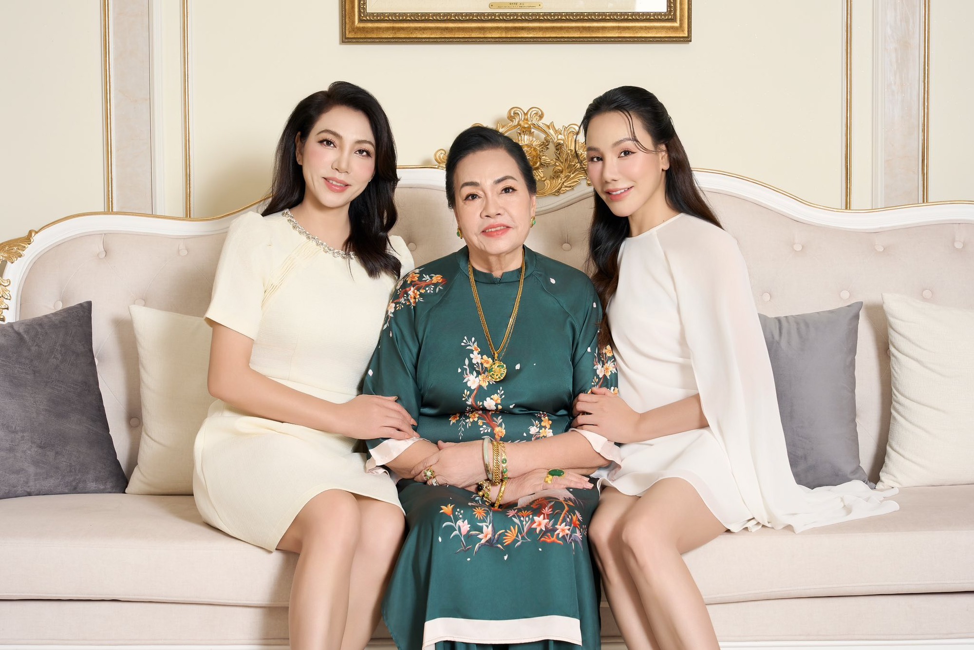 Nhan sắc khó tin của chị gái Hồ Quỳnh Hương ở tuổi ngoài 50- Ảnh 2. Nhan sắc khó tin của chị gái Hồ Quỳnh Hương ở tuổi ngoài 50- Ảnh 2.