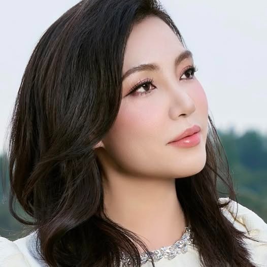 Nhan sắc khó tin của chị gái Hồ Quỳnh Hương ở tuổi ngoài 50- Ảnh 6. Nhan sắc khó tin của chị gái Hồ Quỳnh Hương ở tuổi ngoài 50- Ảnh 6.
