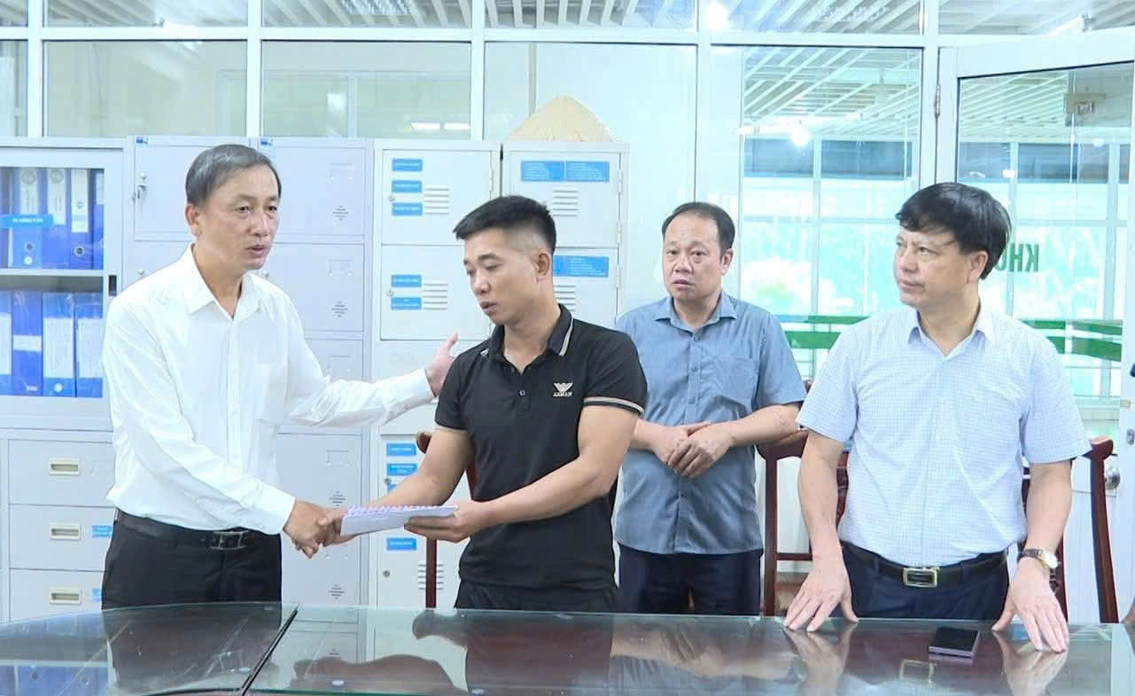 Tin mới vụ cháy xưởng phế liệu làm 8 người thương vong, mất tích- Ảnh 2. Tin mới vụ cháy xưởng phế liệu làm 8 người thương vong, mất tích- Ảnh 2.