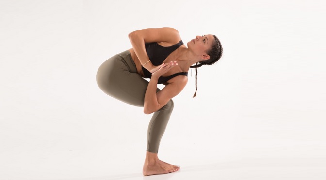 6 tư thế yoga giúp làm săn chắc cơ bụng- Ảnh 6.