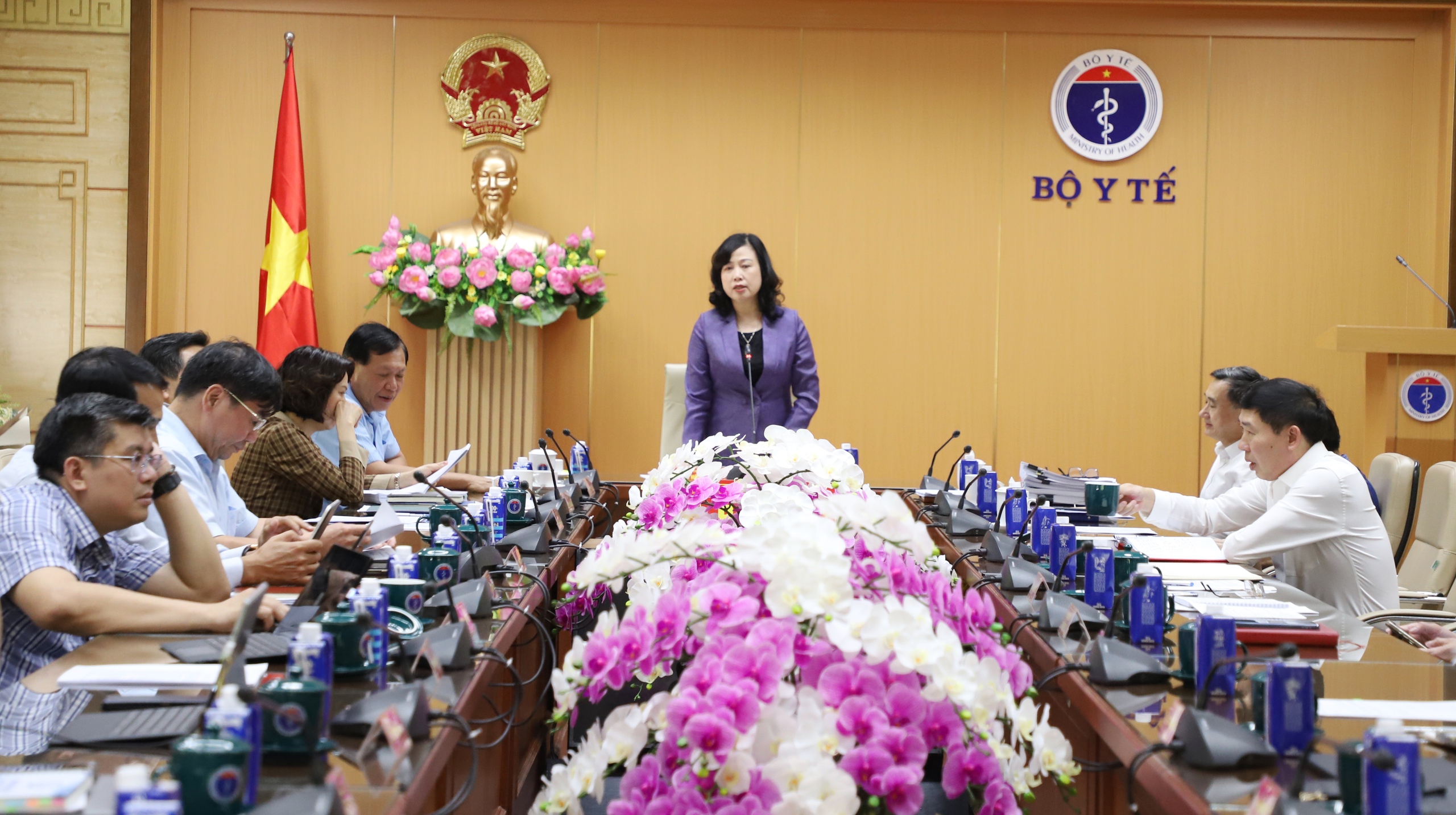 Bộ trưởng Bộ Y tế trao quyết định điều động, tiếp nhận và bổ nhiệm lãnh đạo một số đơn vị- Ảnh 2. Bộ trưởng Bộ Y tế trao quyết định điều động, tiếp nhận và bổ nhiệm lãnh đạo một số đơn vị- Ảnh 2.