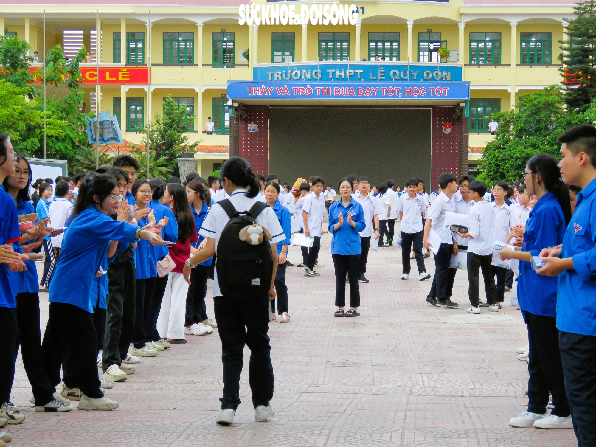 Ngày đầu thi vào lớp 10 công lập tại Hải Phòng: Nhiều thí sinh đến nhầm điểm thi- Ảnh 4. Ngày đầu thi vào lớp 10 công lập tại Hải Phòng: Nhiều thí sinh đến nhầm điểm thi- Ảnh 4.