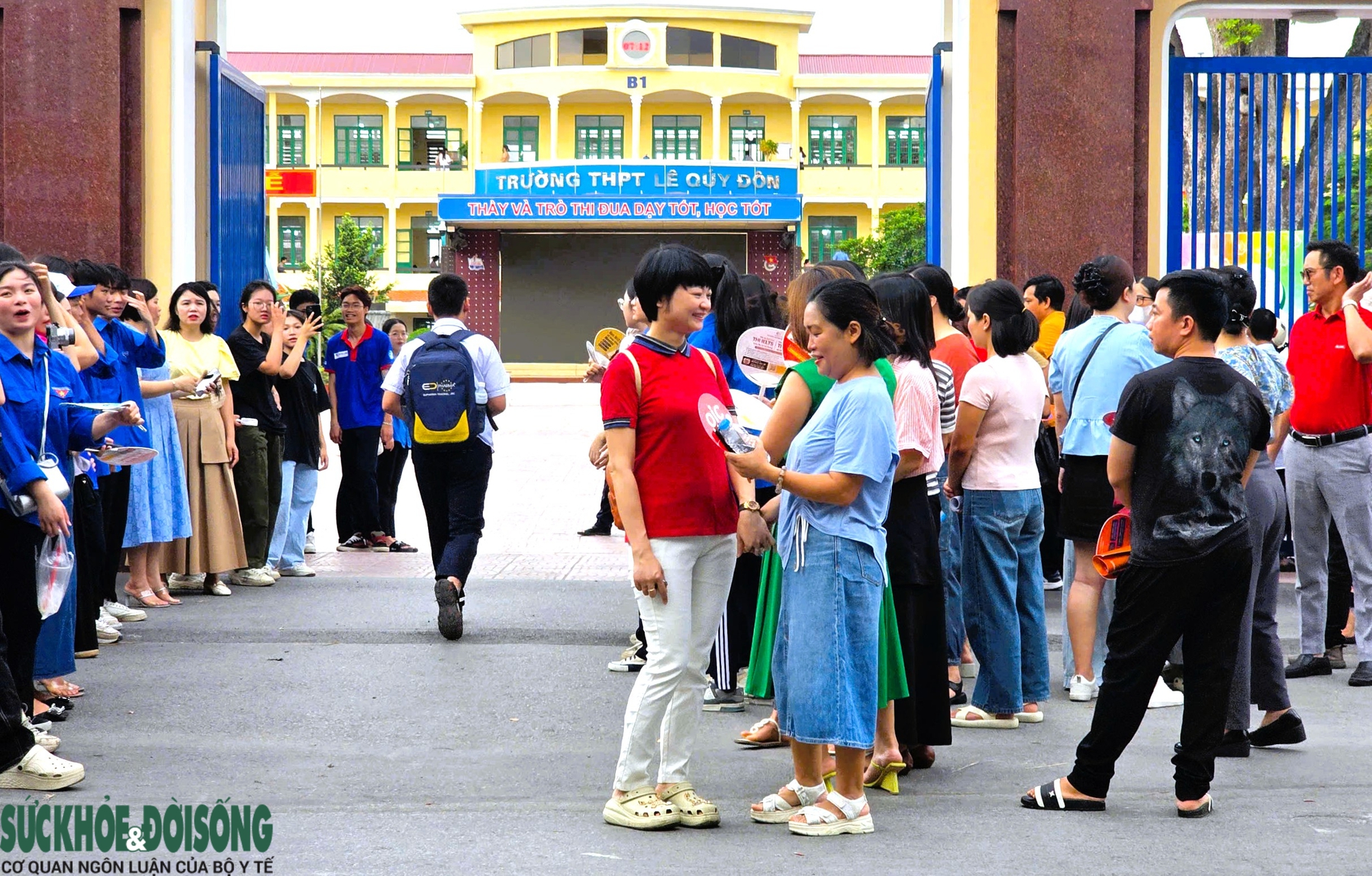 Ngày đầu thi vào lớp 10 công lập tại Hải Phòng: Nhiều thí sinh đến nhầm điểm thi- Ảnh 9. Ngày đầu thi vào lớp 10 công lập tại Hải Phòng: Nhiều thí sinh đến nhầm điểm thi- Ảnh 9.