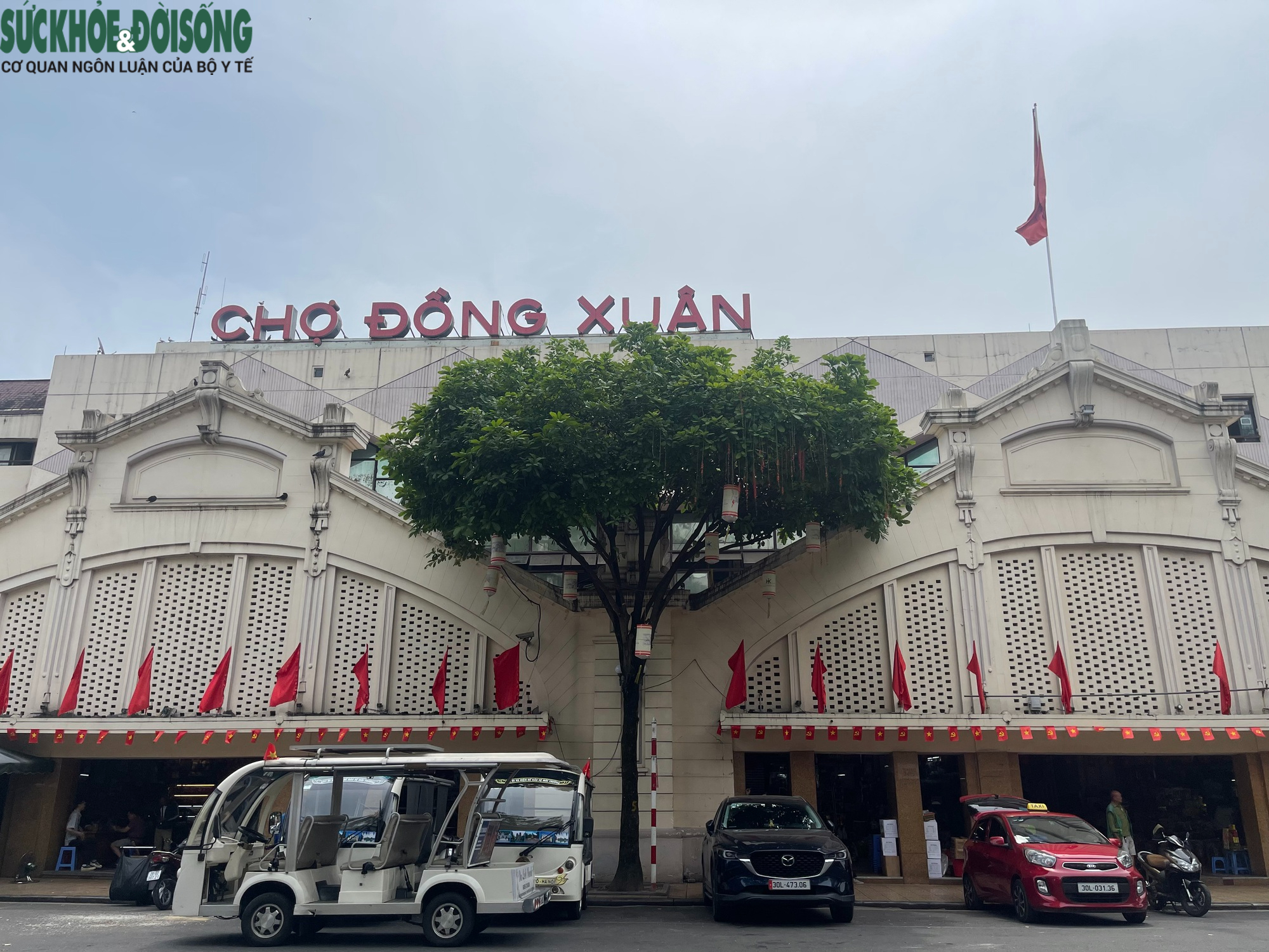 Hà Nội: Hàng loạt gian hàng tại chợ Đồng Xuân 'cửa đóng then cài'- Ảnh 1.