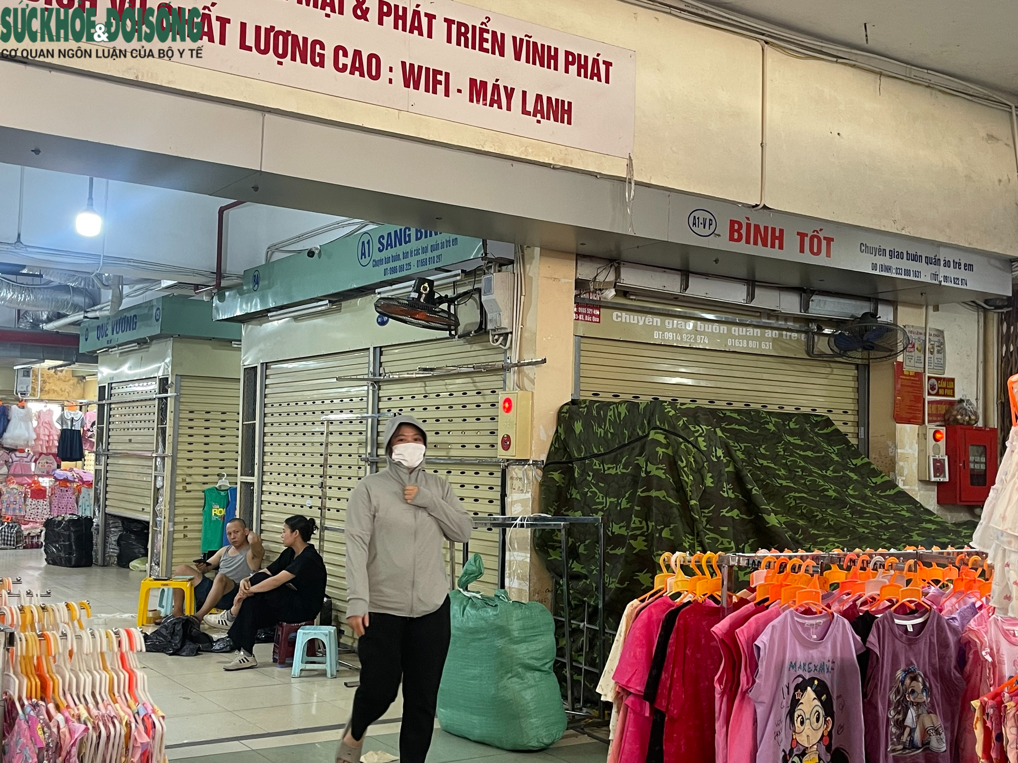 Hà Nội: Hàng loạt gian hàng tại chợ Đồng Xuân 'cửa đóng then cài'- Ảnh 7.