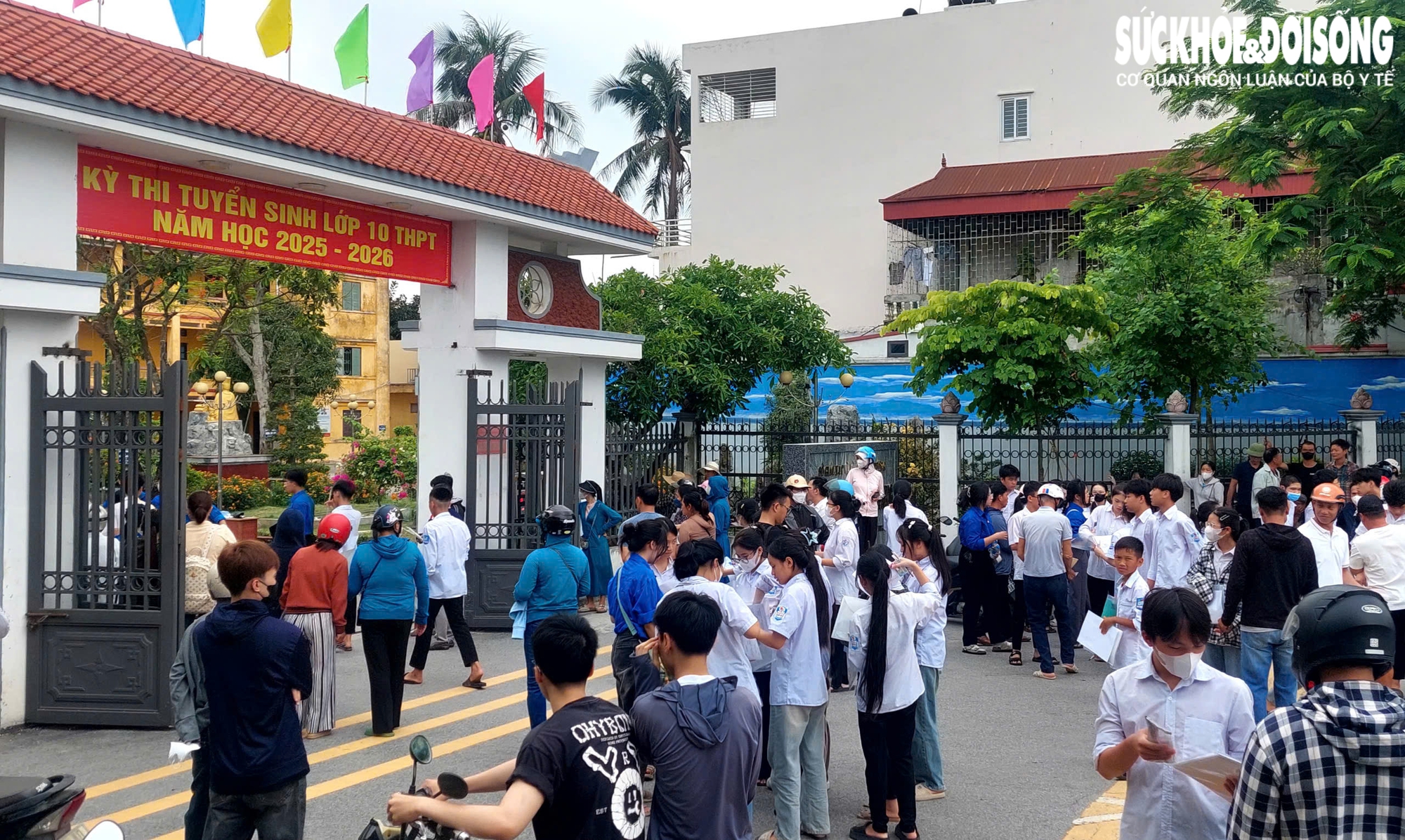 Thi vào lớp 10 THPT tại Hải Dương: Chương trình mới, thí sinh tăng, phụ huynh thấp thỏm- Ảnh 1. Thi vào lớp 10 THPT tại Hải Dương: Chương trình mới, thí sinh tăng, phụ huynh thấp thỏm- Ảnh 1.