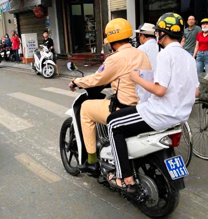 Ngày đầu thi vào lớp 10 công lập tại Hải Phòng: Nhiều thí sinh đến nhầm điểm thi- Ảnh 14. Ngày đầu thi vào lớp 10 công lập tại Hải Phòng: Nhiều thí sinh đến nhầm điểm thi- Ảnh 14.