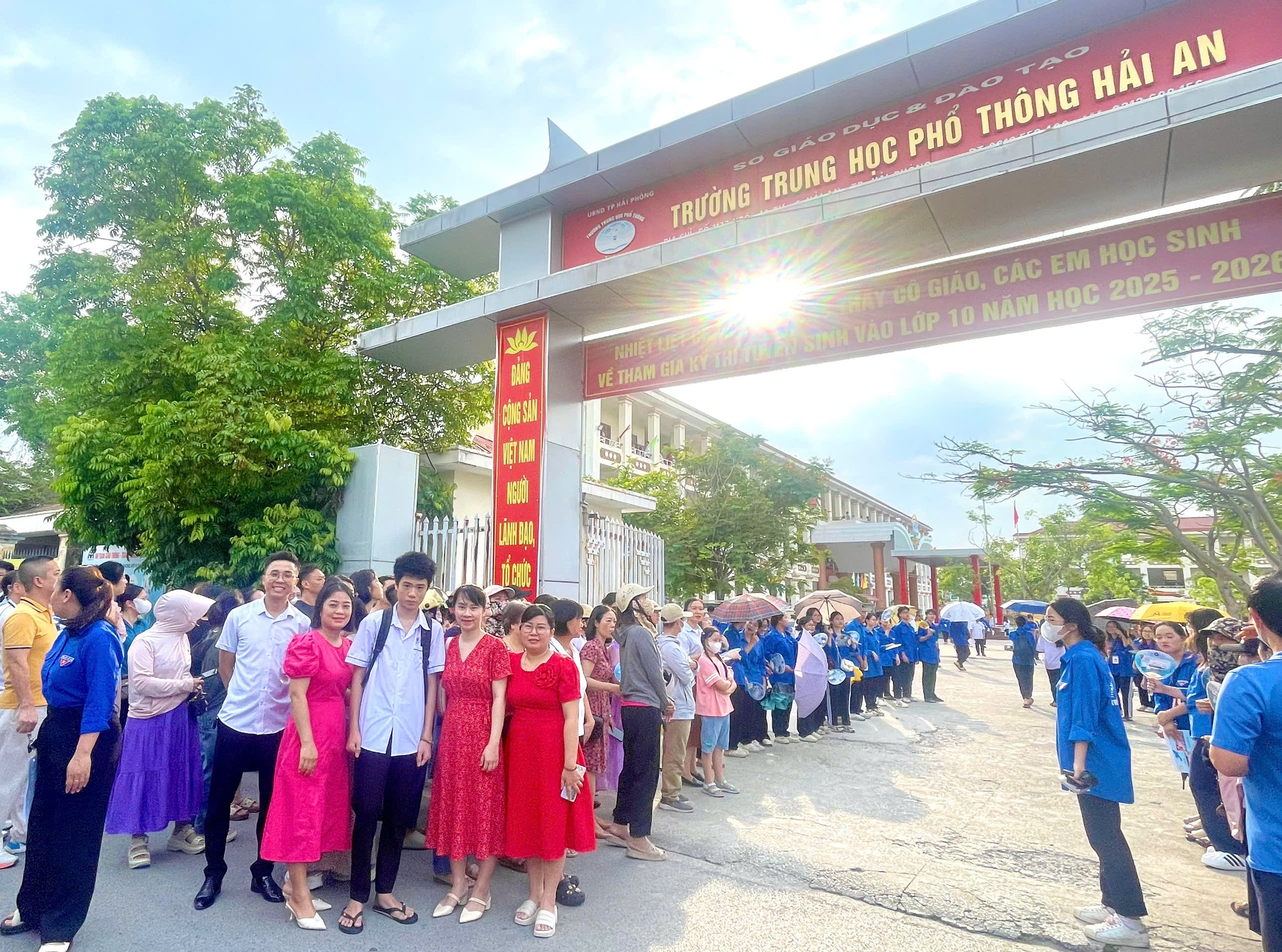 Ngày đầu thi vào lớp 10 công lập tại Hải Phòng: Nhiều thí sinh đến nhầm điểm thi- Ảnh 13. Ngày đầu thi vào lớp 10 công lập tại Hải Phòng: Nhiều thí sinh đến nhầm điểm thi- Ảnh 13.