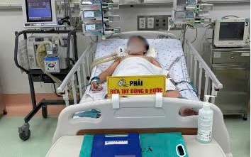 Bé trai đột ngột hôn mê, trụy tim mạch sau khi hít phải lọ hóa chất hàn nhựa trong ô tô của bố