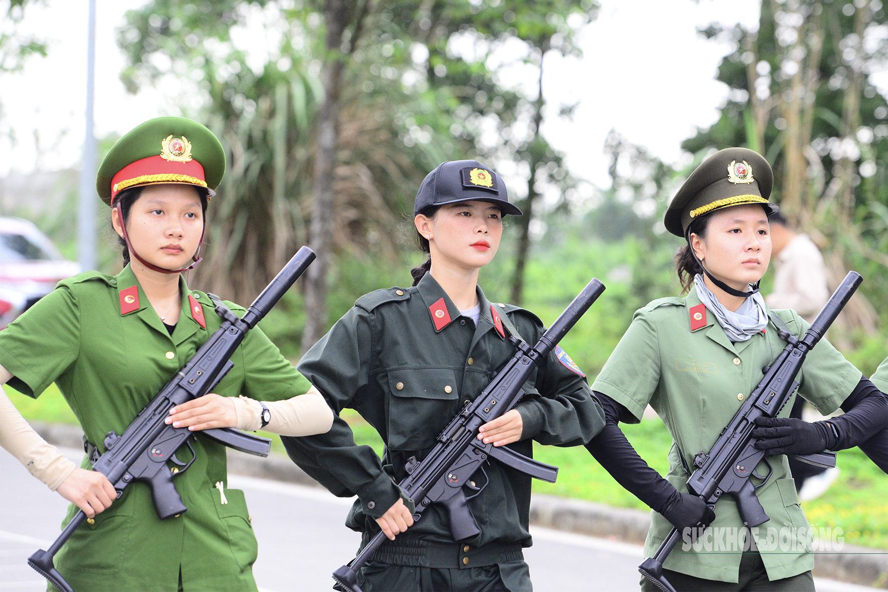 Nữ chiến sĩ Công an luyện tập dưới nắng hè, sẵn sàng cho lễ diễu binh A80- Ảnh 7. Nữ chiến sĩ Công an luyện tập dưới nắng hè, sẵn sàng cho lễ diễu binh A80- Ảnh 7.