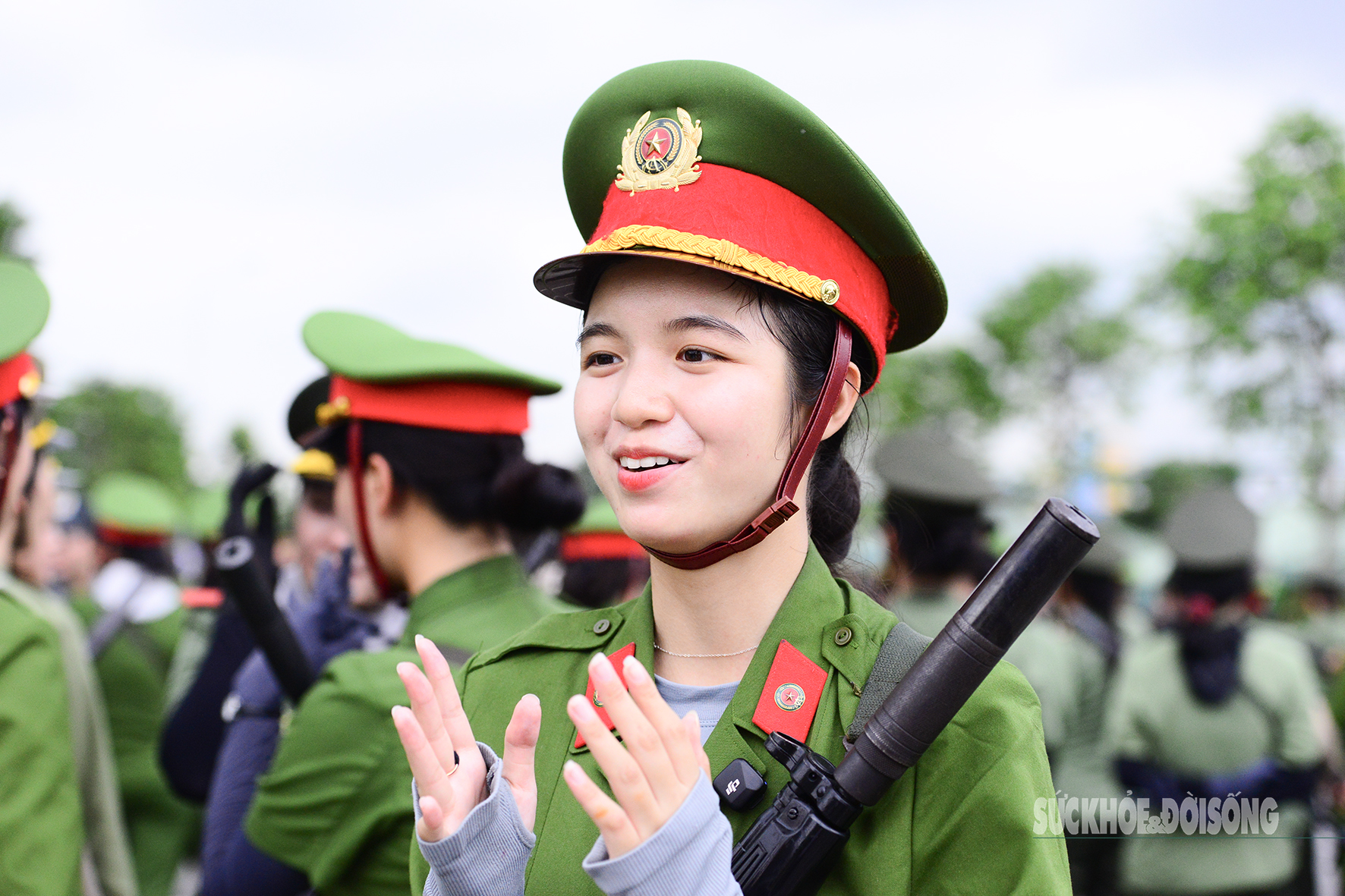 Nữ chiến sĩ Công an luyện tập dưới nắng hè, sẵn sàng cho lễ diễu binh A80- Ảnh 8. Nữ chiến sĩ Công an luyện tập dưới nắng hè, sẵn sàng cho lễ diễu binh A80- Ảnh 8.