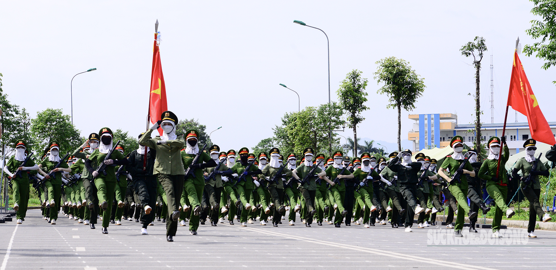 Nữ chiến sĩ Công an luyện tập dưới nắng hè, sẵn sàng cho lễ diễu binh A80- Ảnh 3. Nữ chiến sĩ Công an luyện tập dưới nắng hè, sẵn sàng cho lễ diễu binh A80- Ảnh 3.