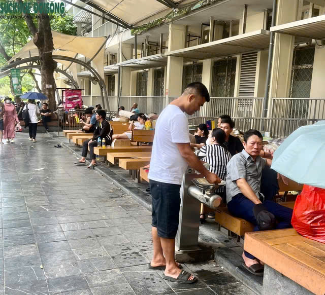 Nắng nóng, Bộ Y tế yêu cầu các bệnh viện bổ sung quạt, cung cấp nước uống miễn phí... cho người bệnh- Ảnh 3. Nắng nóng, Bộ Y tế yêu cầu các bệnh viện bổ sung quạt, cung cấp nước uống miễn phí... cho người bệnh- Ảnh 3.